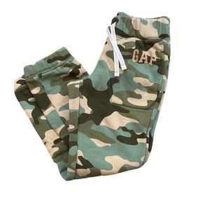 Gap camouflage sweatpants with gold logo